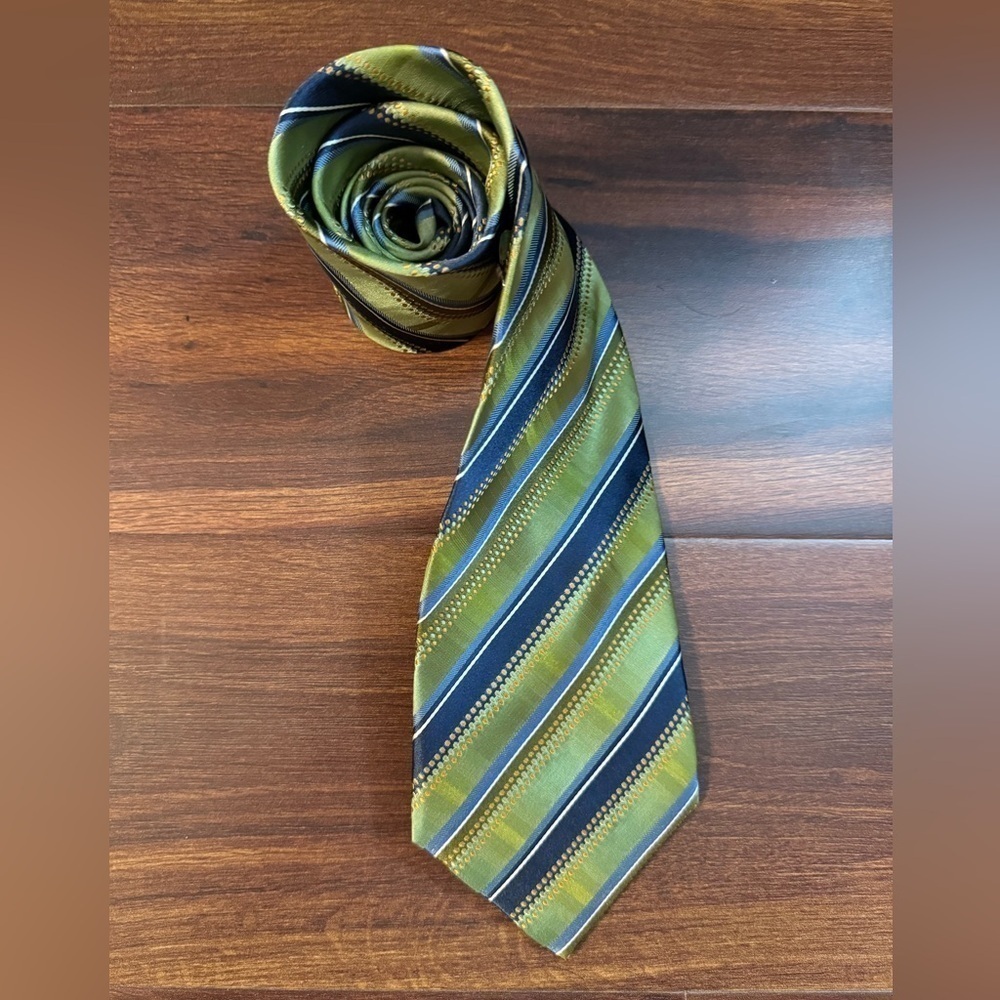 🌿END of Season SALE🌿 STEVE HARVEY Collection Vintage Green Silk Striped Tie